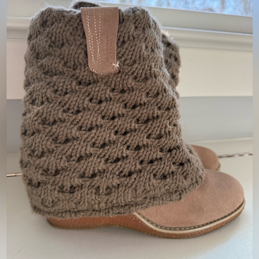 Dr. Scholl's Catrina Taupe Suede Wedge Booties Sweater Cuff Size 8 EUC
